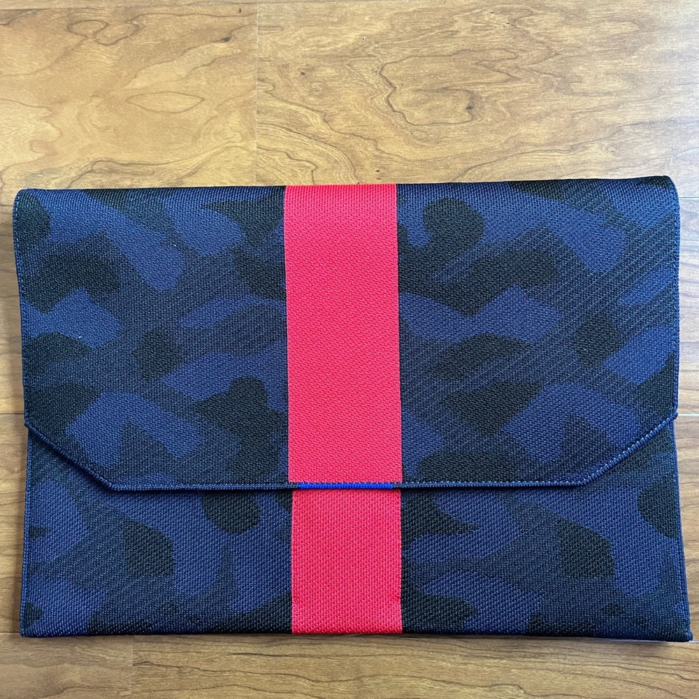Rothy’s portfolio- the perfect laptop bag for your WFH or anywhere status💻